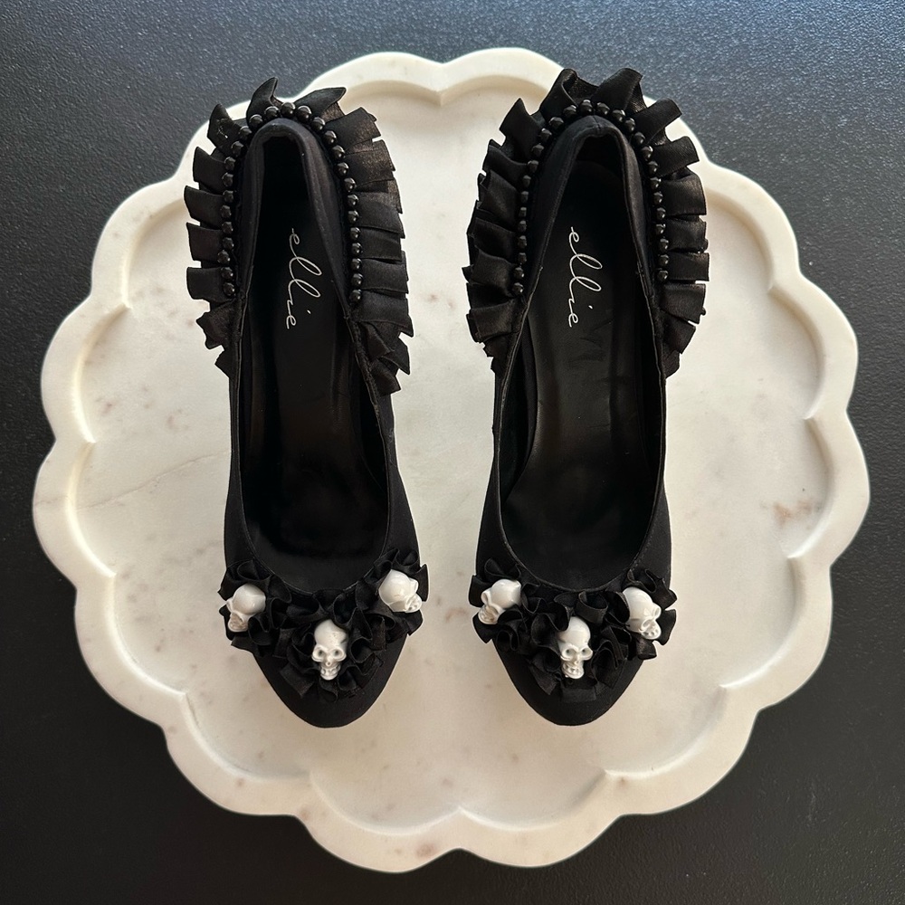 Ellie Black Ruffled Heels with Skull & Beads accents ~ Size 7